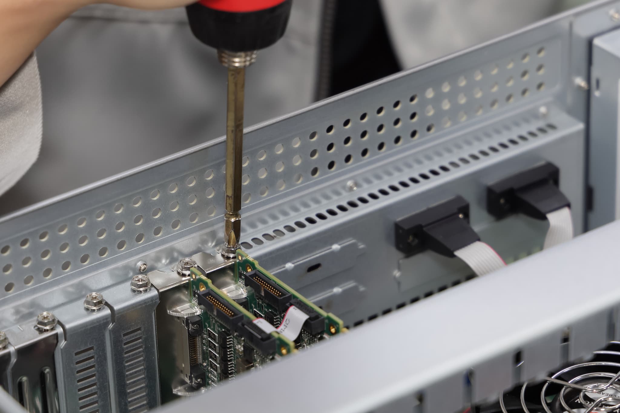 コードを支持するディレクターと記述するコーダー